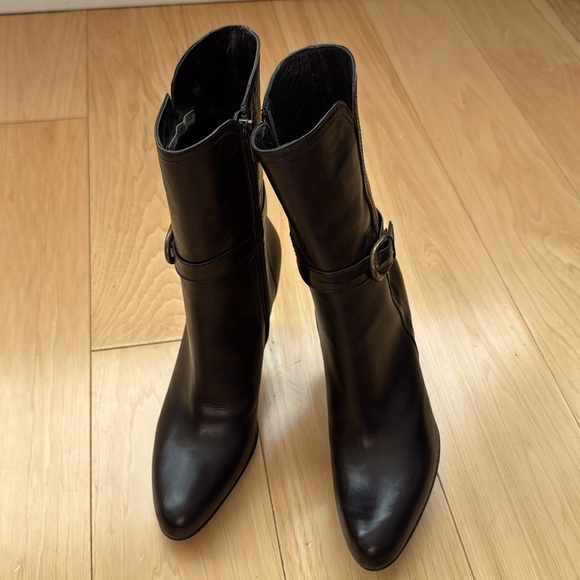 NWOB Charles David Leather Buckle Ankle Boots, Made in Italy, Size 7.5 - Picture 5 of 8